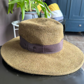 Sombrero Genuino de Diseñador Eric Javits NY - Zora - Color Bronze Olive.